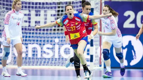 Ana Martínez celebra un gol con la selección española de balonmano femenino. BALONMANO