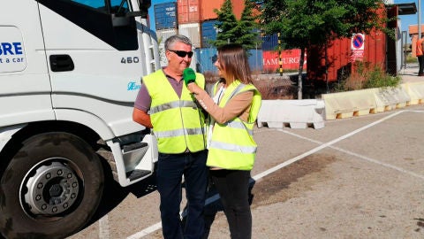 Alicia Heras con el camionero Juan