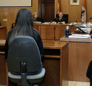 En el banquillo, la madre de Sara, niña asesinada en Valladolid En el banquillo, la madre de Sara, niña asesinada en Valladolid