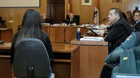 En el banquillo, la madre de Sara, niña asesinada en Valladolid En el banquillo, la madre de Sara, niña asesinada en Valladolid