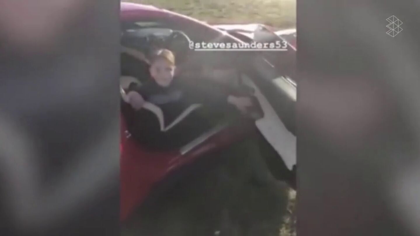 Nueva pol&eacute;mica con el boxeador Billy Joe Saunders: graba a su hijo de diez a&ntilde;os haciendo trompos con su Ferrari