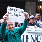 Vecinos de la Zona Norte en una manifestación contra los cortes de luz Vecinos de la Zona Norte en una manifestación contra los cortes de luz