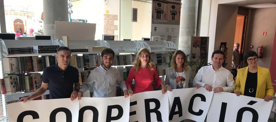 Los representantes de los principales partidos políticos de Castellón firman un acuerdo de cooperación internacional. Los representantes de los principales partidos políticos de Castellón firman un acuerdo de cooperación internacional.