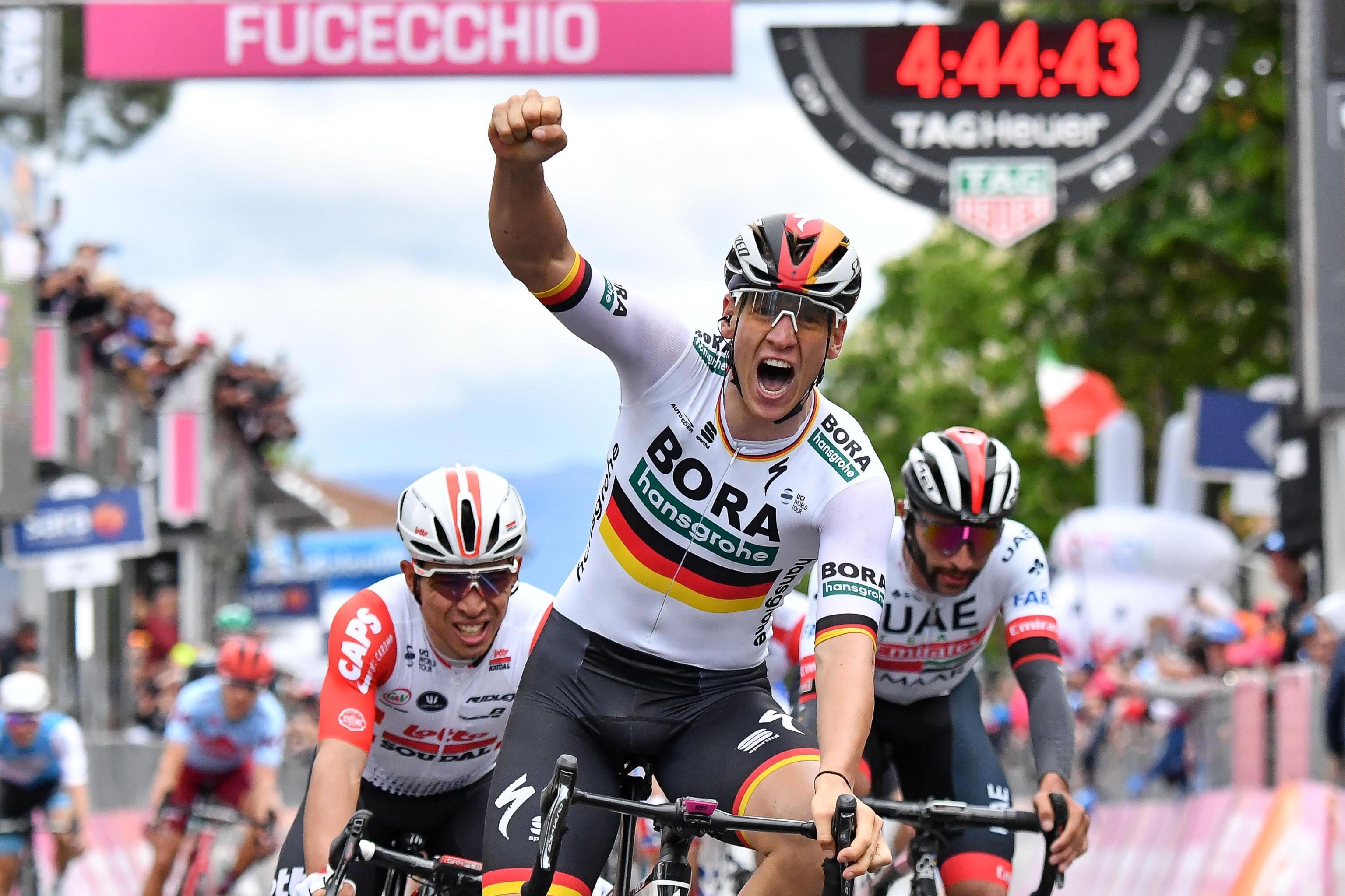 Doblete de Ackermann en una jornada de lluvia en el Giro; Roglic mantiene el liderato Doblete de Ackermann en una jornada de lluvia en el Giro; Roglic mantiene el liderato