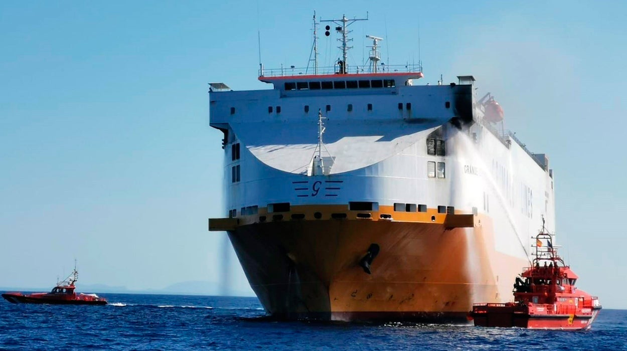 Se incendia un barco carguero con 25 tripulantes a 25 millas de Mallorca Se incendia un barco carguero con 25 tripulantes a 25 millas de Mallorca