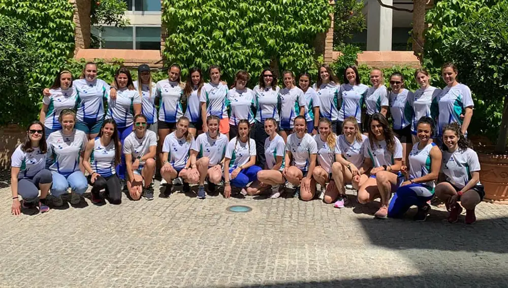 Componentes del Club Juventud Atlética Elche que participaron en la primera jornada de la División de Honor femenina.