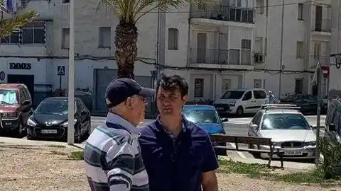 El candidato de Cs Elche en el barrio de San Antón. El candidato de Cs Elche en el barrio de San Antón.