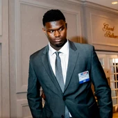 Zion Williamson, en el evento del sorteo de elección del Draft Zion Williamson, en el evento del sorteo de elección del Draft