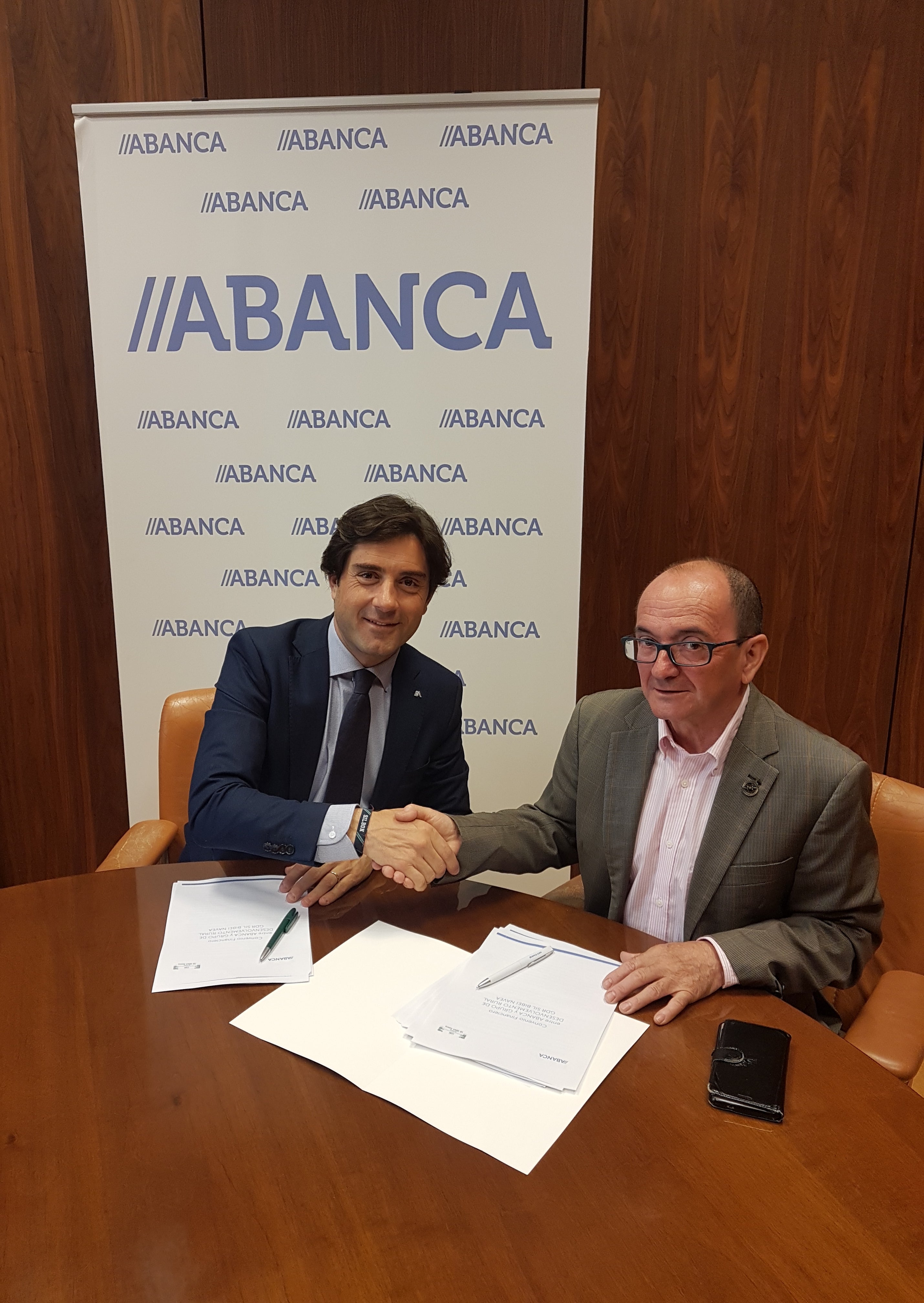 ABANCA e o GDR Sil-Bibei-Navea renovan a súa colaboración ABANCA e o GDR Sil-Bibei-Navea renovan a súa colaboración