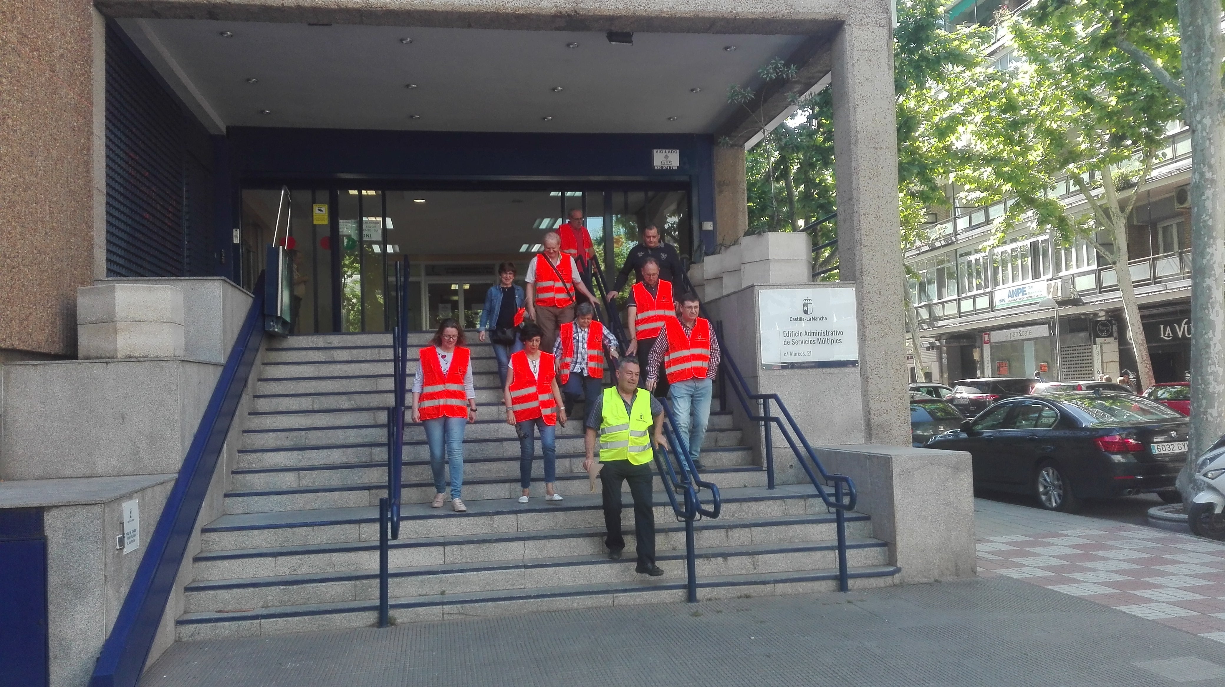 Simulacro de evacuación en el edificio de Servicios Múltiples de Ciudad Real Simulacro de evacuación en el edificio de Servicios Múltiples de Ciudad Real