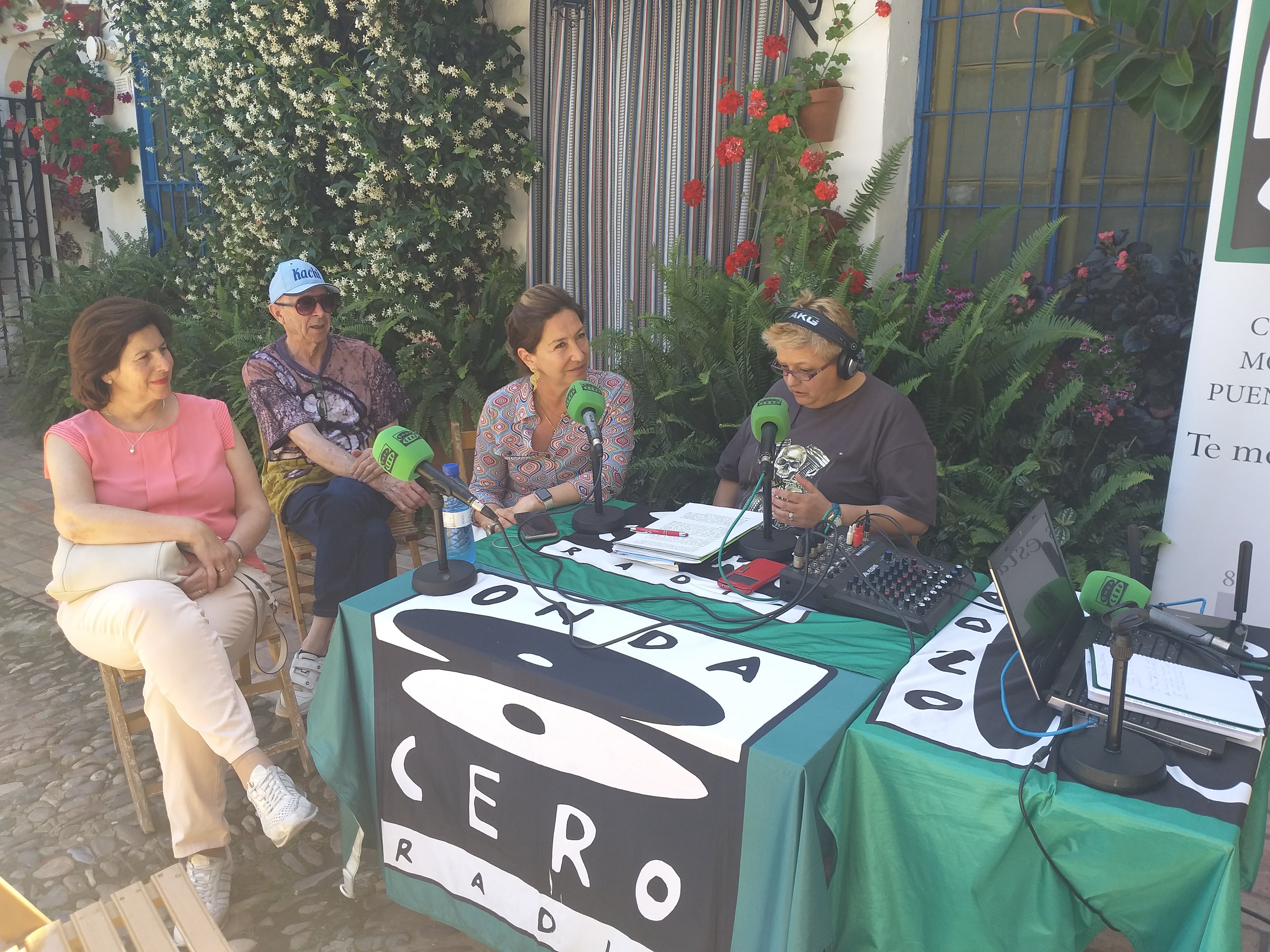 Córdoba en la Onda desde el patio de la Casa de las Campanas Córdoba en la Onda desde el patio de la Casa de las Campanas