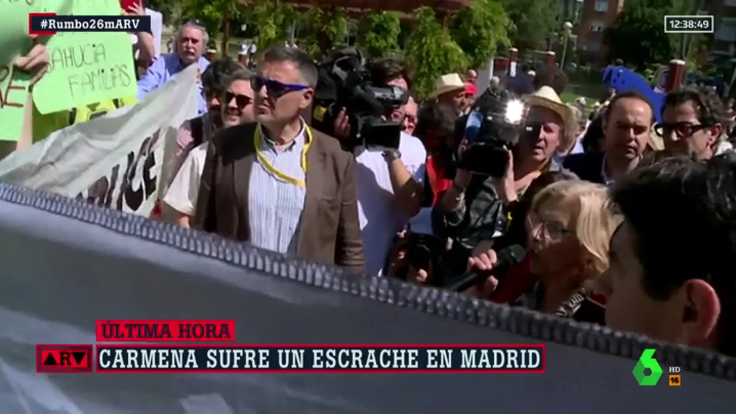Manuela Carmena sufre un escrache en Madrid Manuela Carmena sufre un escrache en Madrid