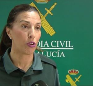 La Guardia Civil relata cómo detuvieron al hombre que caminaba enseñando los genitales La Guardia Civil relata cómo detuvieron al hombre que caminaba enseñando los genitales