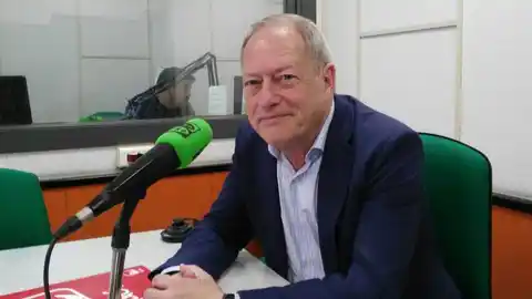 Aurelio Martín, cabeza de lista electoral de IU en Gijón Entrevista en el programa "Gijón en la Onda"