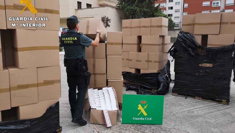 Guardia Civil intercepta un camión con cajetillas de contrabando