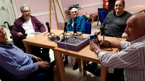 Bonifacio, Bienvenida, Carmen y Consuelo, locutores de Radio Dinosaurio Bonifacio, Bienvenida, Carmen y Consuelo, locutores de Radio Dinosaurio