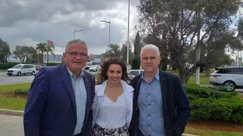 Josep Melià, candidato del PI a Cort, y Jaume Font, al Govern, junto a Neus Sánchez, nº2 de la formación en Palma. . Josep Melià, candidato del PI a Cort, y Jaume Font, al Govern, junto a Neus Sánchez, nº2 de la formación en Palma. .