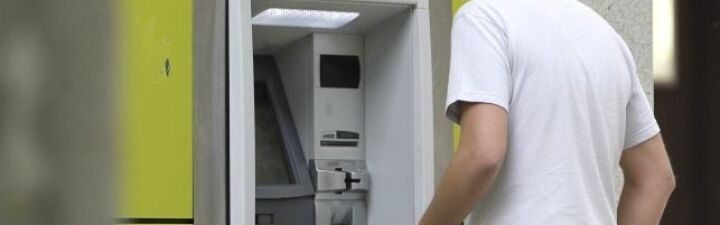 ¿Estarías dispuesto a pagar por tener tu dinero en el banco?