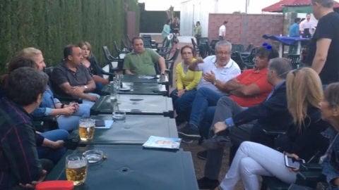Ca&ntilde;izares mantiene un encuentro con los vecinos de la calle Rusia