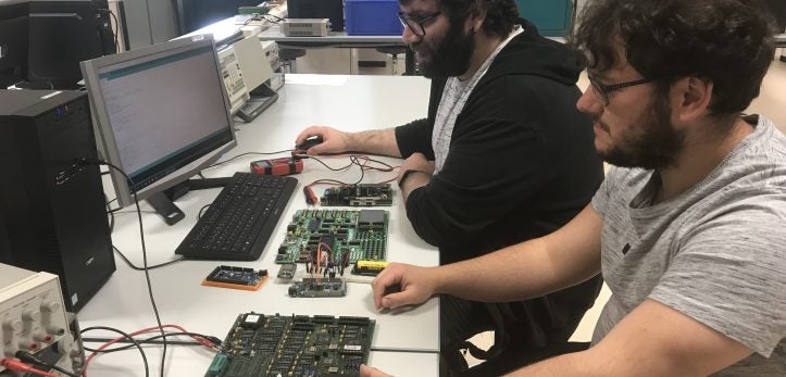 La firma IOTSENS y la UJI premiarán el mejor proyecto de Internet de las cosas, del grado de ingeniería informática La firma IOTSENS y la UJI premiarán el mejor proyecto de Internet de las cosas, del grado de ingeniería informática