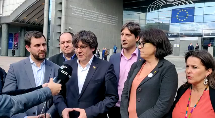 La Eurocámara no permite a Puigdemont y Comín entrar a su sede para tramitar la acreditación de eurodiputado La Eurocámara no permite a Puigdemont y Comín entrar a su sede para tramitar la acreditación de eurodiputado