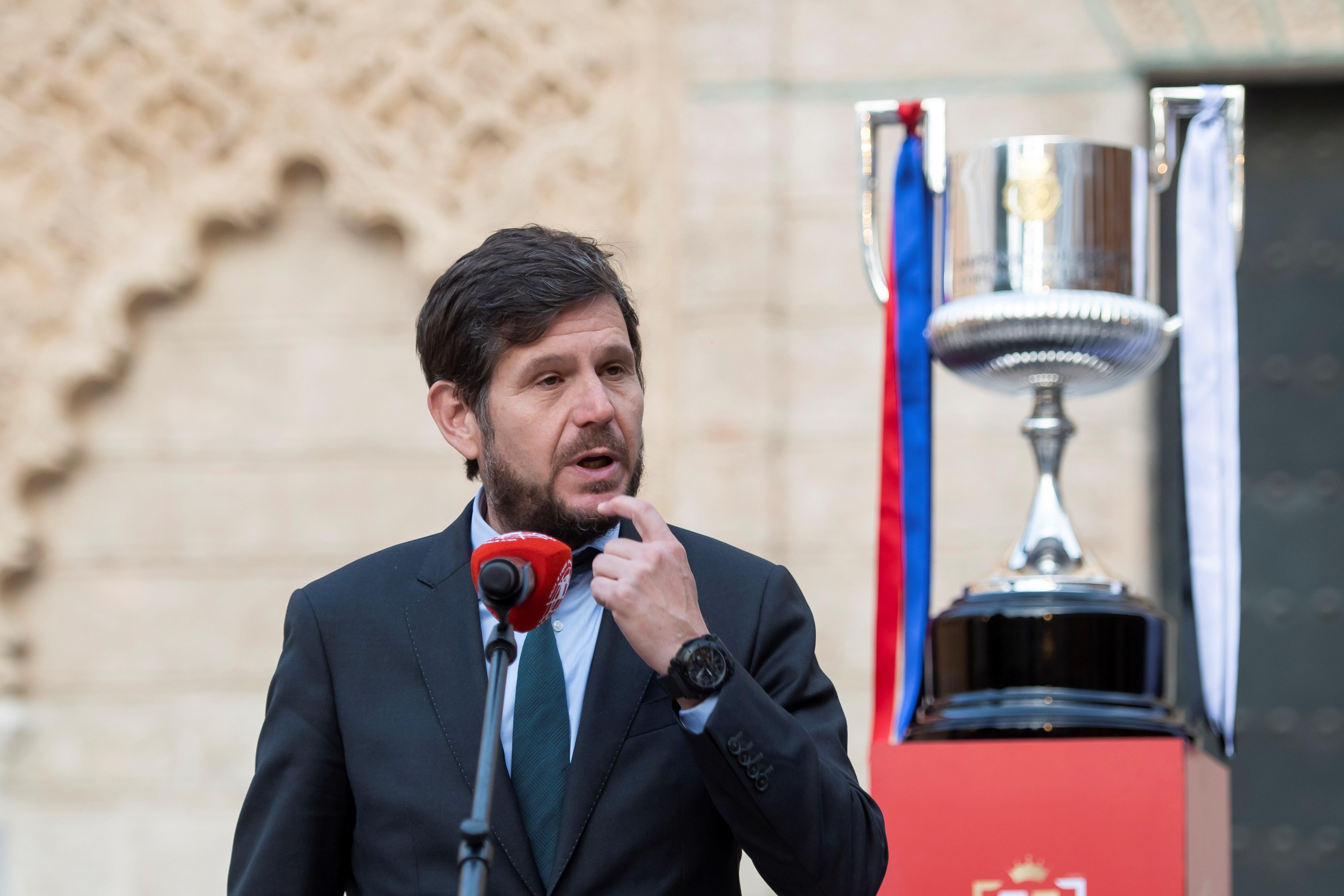 Alemany, sobre el futuro de Rodrigo: "Me consta que hay equipos interesados en él" Alemany, sobre el futuro de Rodrigo: "Me consta que hay equipos interesados en él"