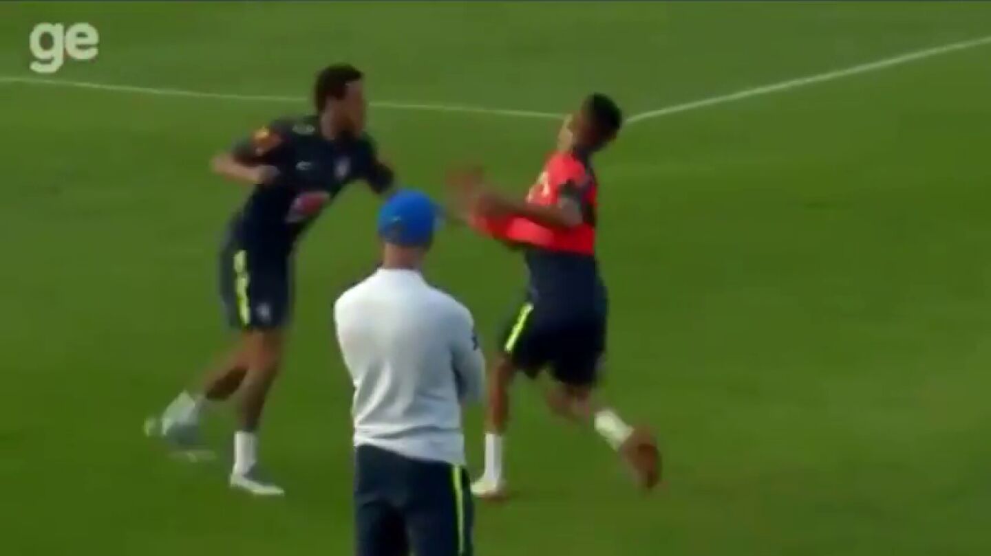 Vacilan a Neymar: se pica con un juvenil que le hizo 'un ca&ntilde;o'