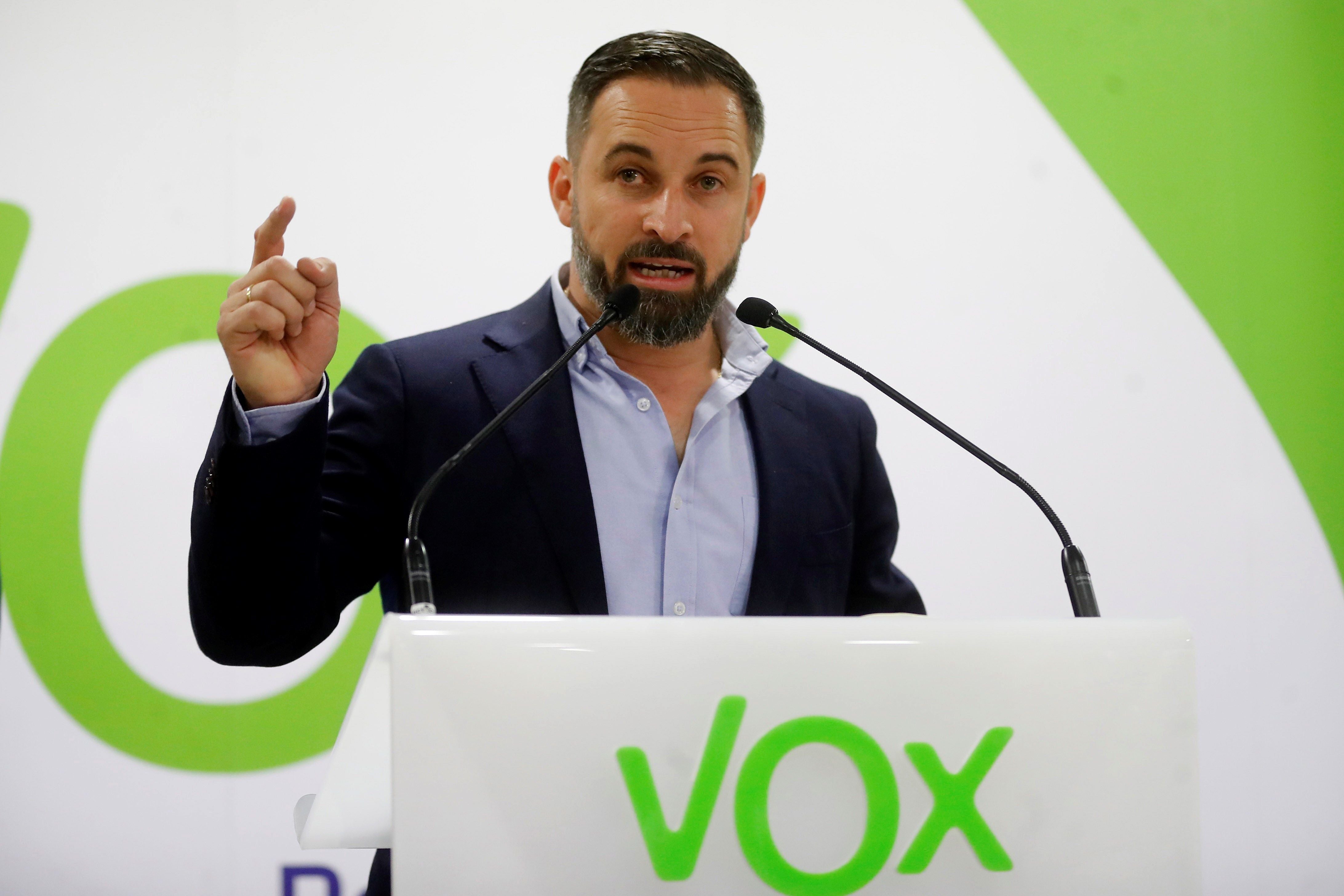 Abascal dice que sería "dramático" que el PSOE pactara la abstención de Bildu para gobernar en Navarra Abascal dice que sería "dramático" que el PSOE pactara la abstención de Bildu para gobernar en Navarra