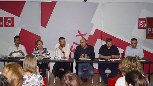 El PSOE de Elche explora pacto de gobierno con Compromís y Ciudadanos y rechaza hacerlo con VOX porque “no es un espacio natural” El PSOE de Elche explora pacto de gobierno con Compromís y Ciudadanos y rechaza hacerlo con VOX porque “no es un espacio natural”