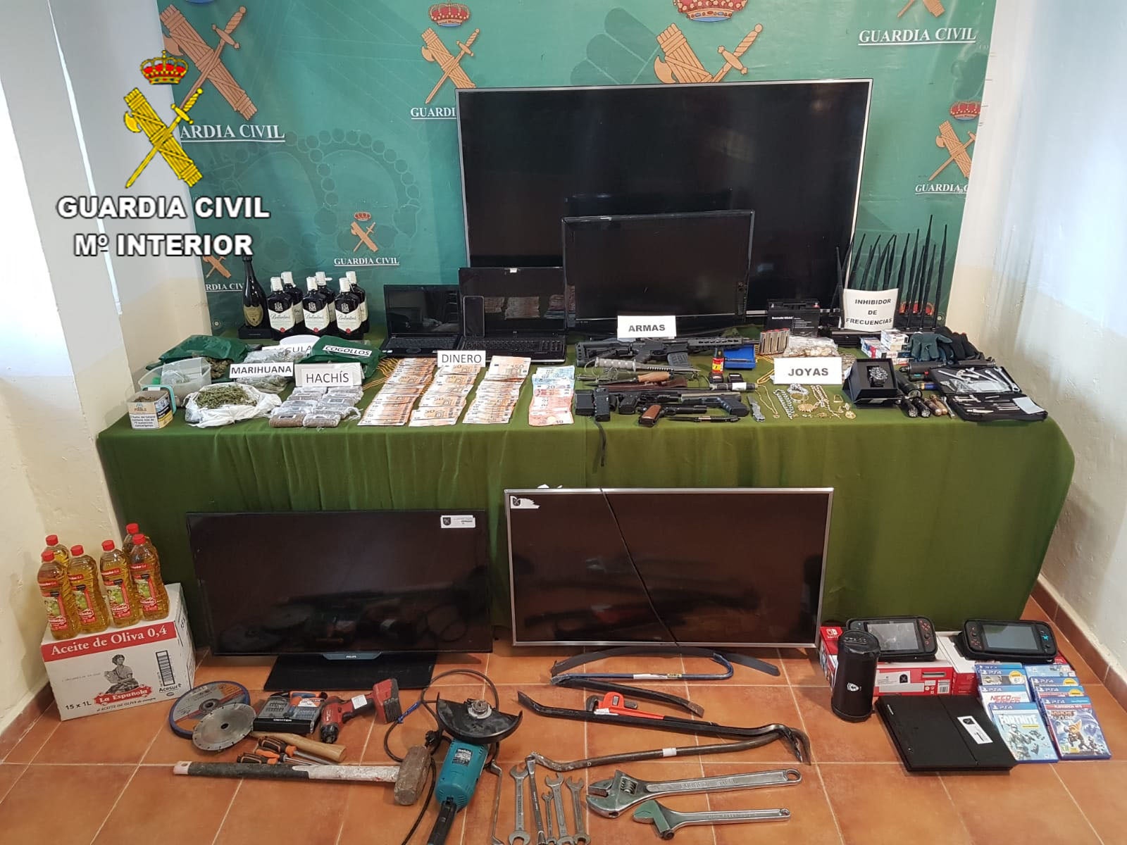 Desarticulado un grupo criminal que robaba en establecimientos hoteleros de la provincia de Ciudad Real y alrededores Desarticulado un grupo criminal que robaba en establecimientos hoteleros de la provincia de Ciudad Real y alrededores