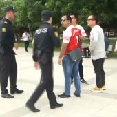 La Policía de Bakú identifica a los aficionados del Arsenal con la camiseta de Mkhitaryan