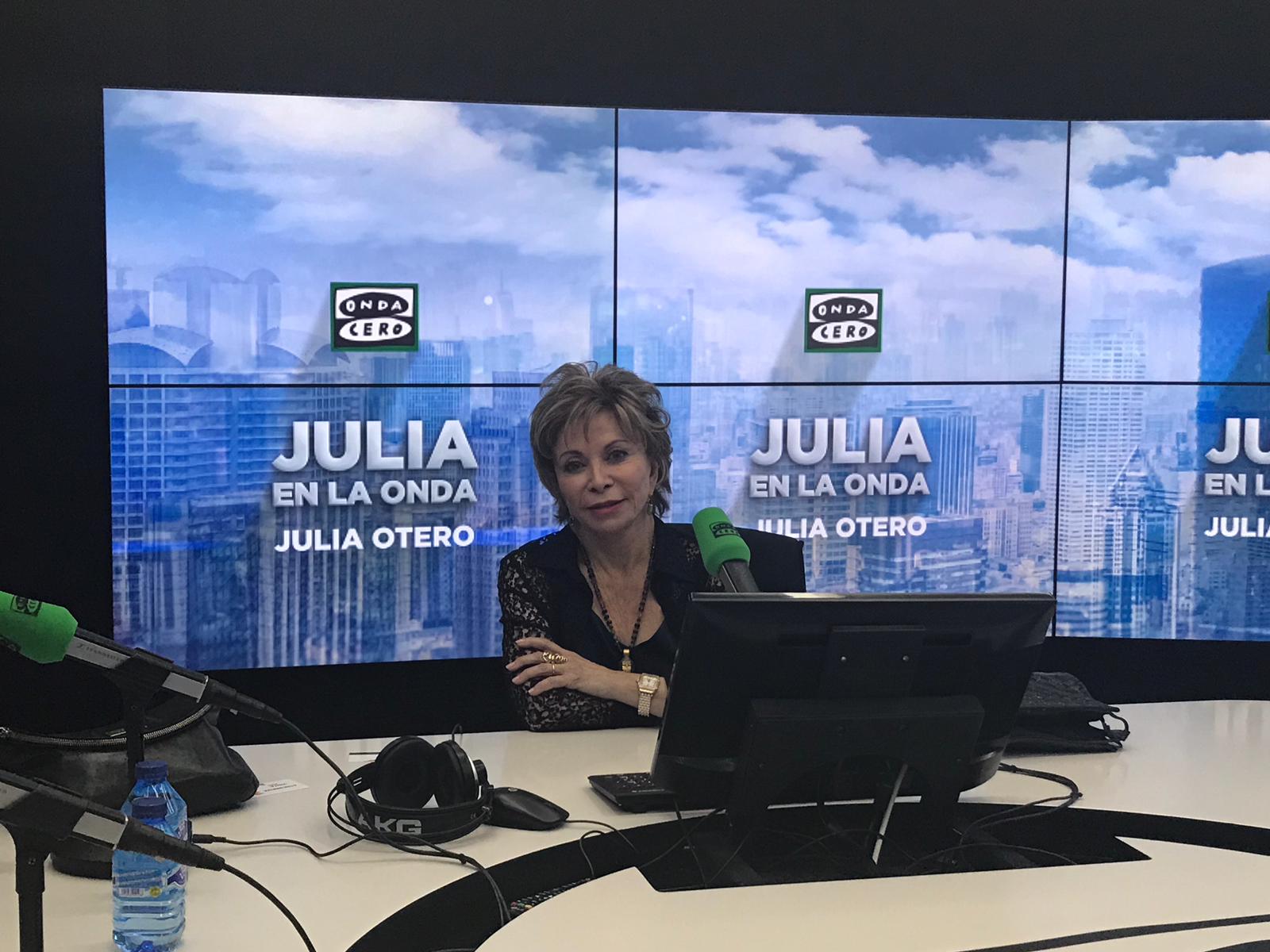 Isabel Allende presenta 'Largo pétalo de mar': "La retórica con los exiliados españoles era igual que la que existe ahora con los refugiados" Isabel Allende presenta 'Largo pétalo de mar': "La retórica con los exiliados españoles era igual que la que existe ahora con los refugiados"