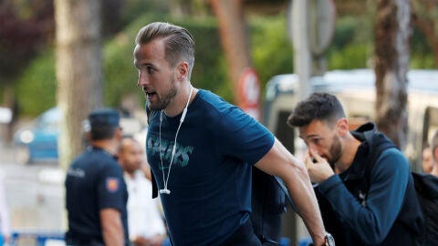 Harry Kane y Lloris llegando al hotel