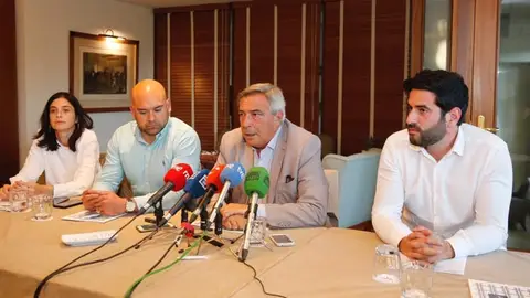 Álvaro Muñiz no tomará posesión como concejal para que entre en el Ayuntamiento de Gijón Rubén González Hidalgo Rueda de prensa tras reunirse la comisión directiva de Foro Gijón