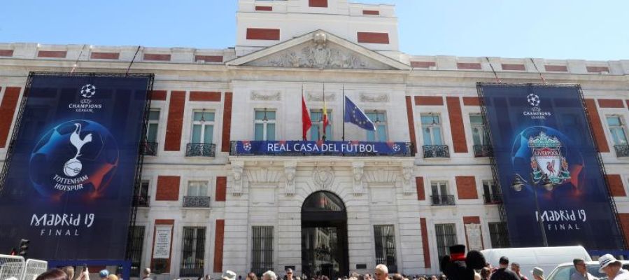La Puerta del Sol engalanada para la final de la Champions La Puerta del Sol engalanada para la final de la Champions