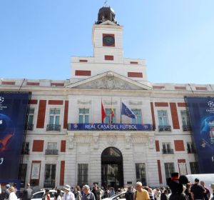 La Puerta del Sol engalanada para la final de la Champions La Puerta del Sol engalanada para la final de la Champions