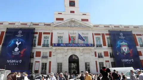 La Puerta del Sol engalanada para la final de la Champions La Puerta del Sol engalanada para la final de la Champions