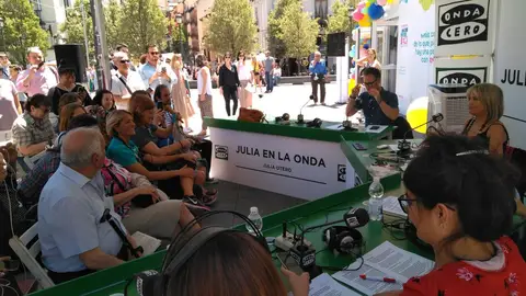 Fotografía del público que asiste al especial de Julia en la Onda sobre la Esclerosis Múltiple Fotografía del público que asiste al especial de Julia en la Onda sobre la Esclerosis Múltiple