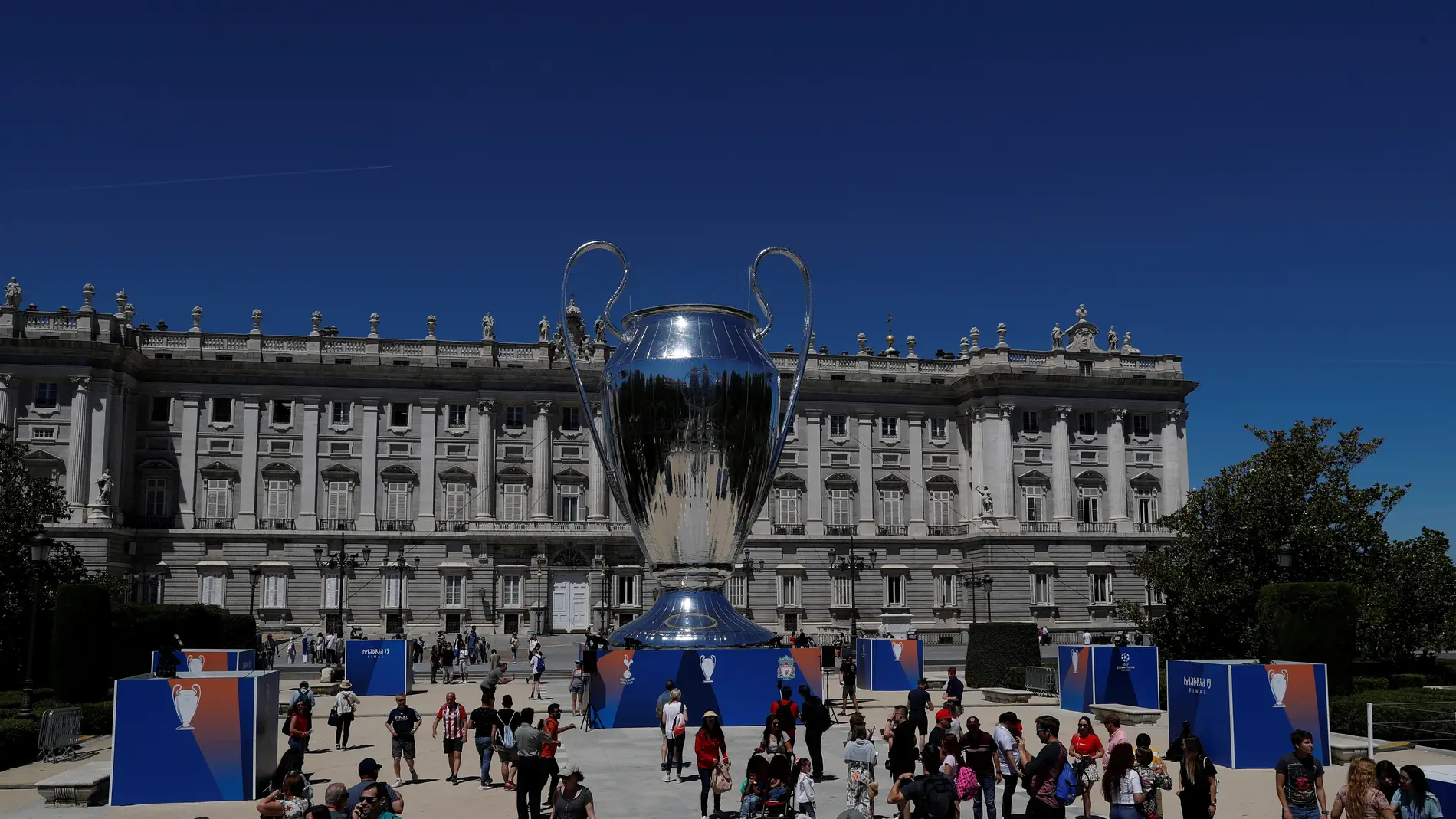 El trofeo de la Champions League, en el Palacio Real