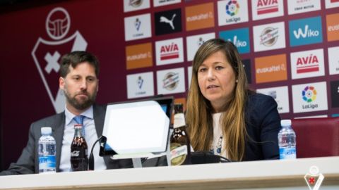 Patricia Rodr&iacute;guez, nueva directora general del Elche CF, en una comparecencia de prensa durante su etapa profesional en la SD Eibar