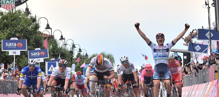 Damiano Cima celebra su victoria en la 18ª etapa del Giro Damiano Cima celebra su victoria en la 18ª etapa del Giro