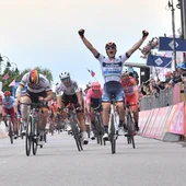 Damiano Cima celebra su victoria en la 18ª etapa del Giro Damiano Cima celebra su victoria en la 18ª etapa del Giro