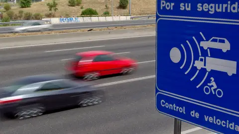 El conductor iba conducienco a doble velocidad de la permitida El conductor iba conducienco a doble velocidad de la permitida