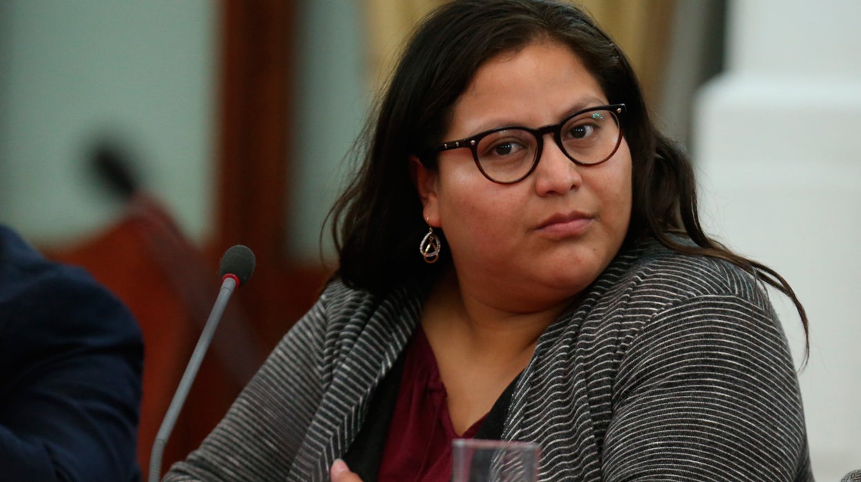 Estalla un libro bomba en el despacho de una senadora mexicana Estalla un libro bomba en el despacho de una senadora mexicana