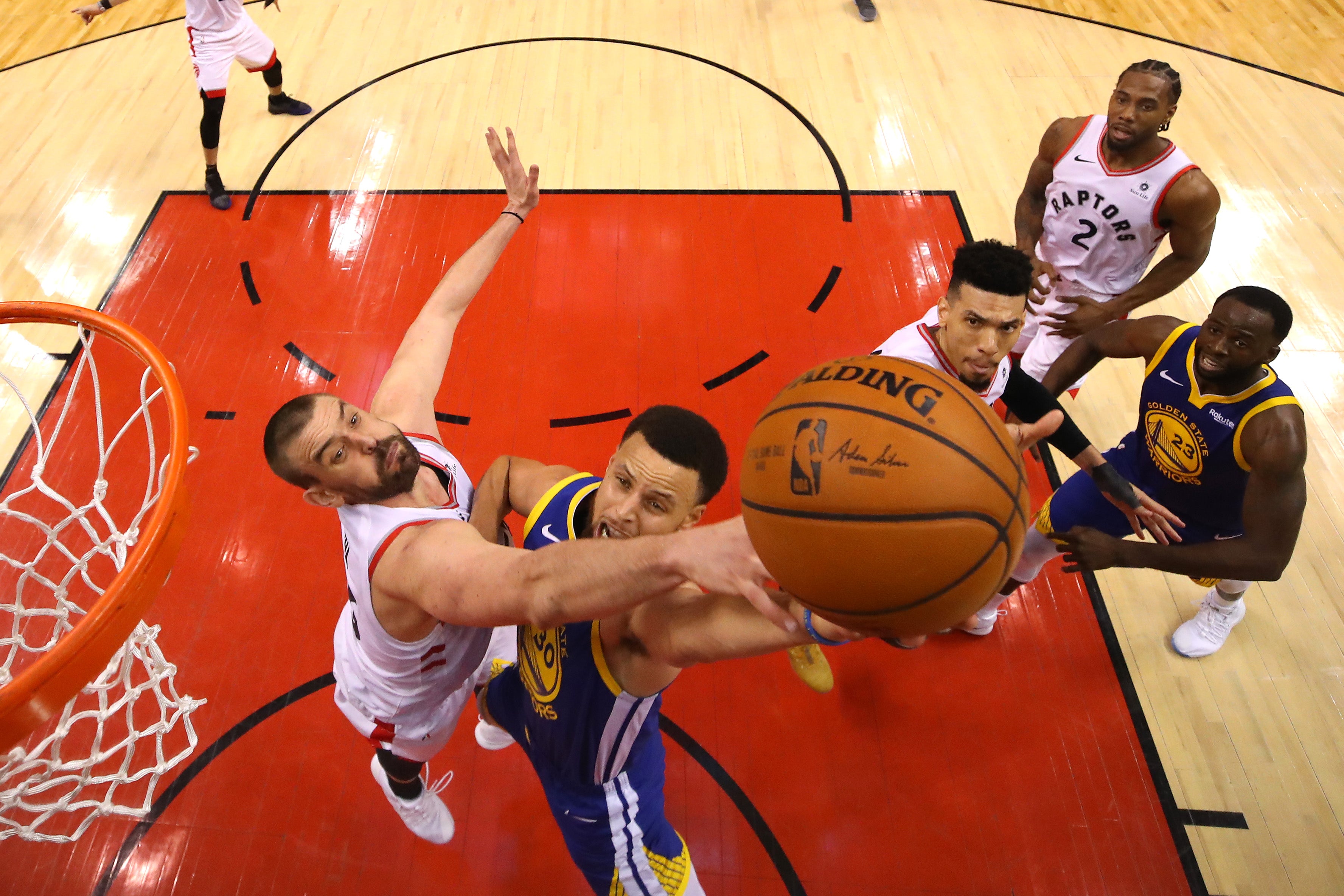 Un gran Marc Gasol apuntala el triunfo de los Raptors en el inicio de las Finales contra los Warriors Un gran Marc Gasol apuntala el triunfo de los Raptors en el inicio de las Finales contra los Warriors
