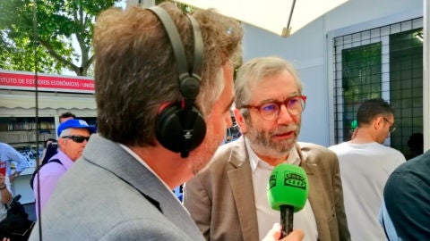 Antonio Mu&ntilde;oz Molina, con Carlos Alsina