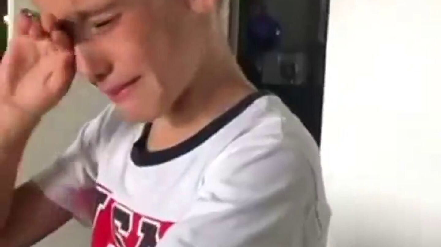 Emocionante v&iacute;deo: el hijo de Borja Valero rompe a llorar tras su acto solidario