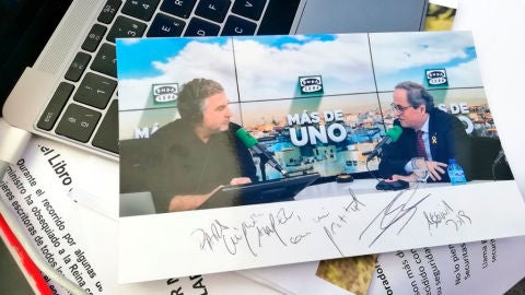 El aut&oacute;grafo que Alsina le ha firmado a un oyente a su entrevista con Torra