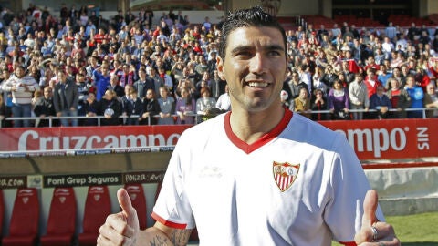 Jos&eacute; Antonio Reyes, en una foto con el Sevilla