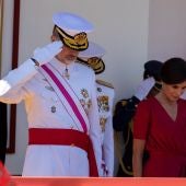 Los Reyes en el desfile del Día de las Fuerzas Armadas en Sevilla